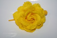 Fleur Jaune avec une pince Réf:fleur010